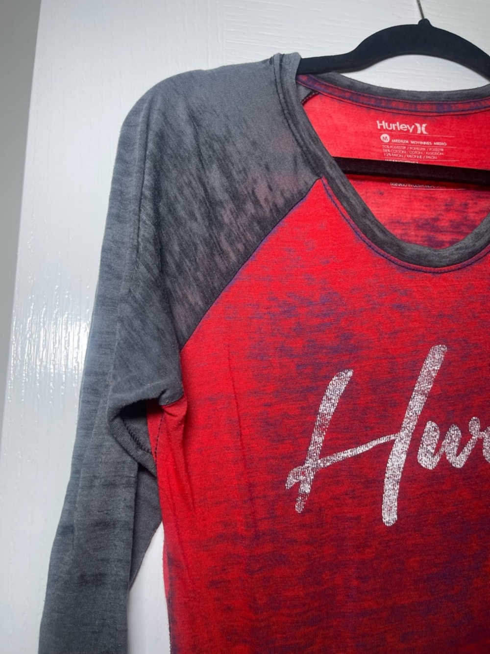 Hurley Women's 3/4 Sleeve Raglan Graphic Tee in Red & Heather Grey Size Medium - Picture 4 of 16